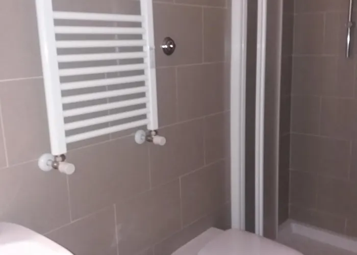 Con Bagno Privato Piazza Bologna 4*