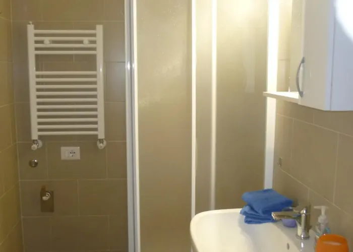 Con Bagno Privato Piazza Bologna Pensión 4*